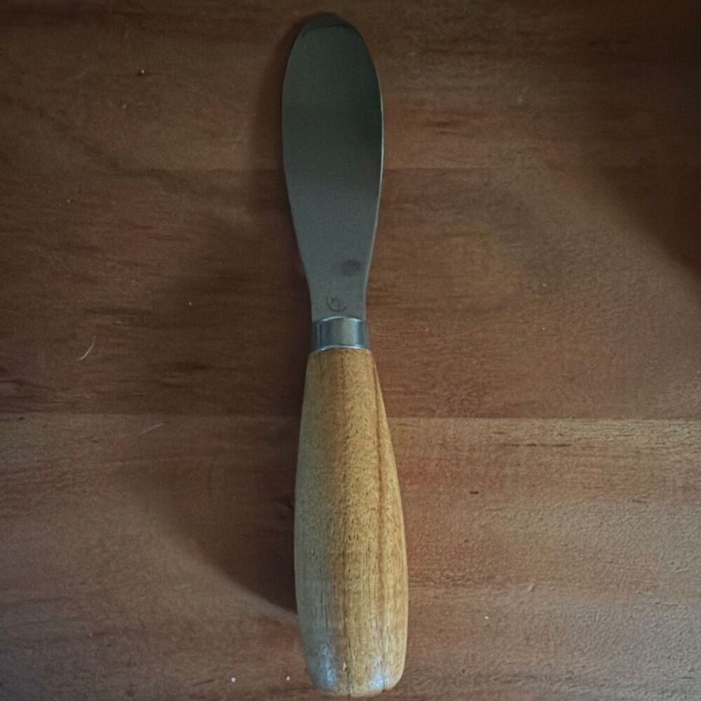 Pampered Chef Spreader, Stainless Steel Satin, Medium Brown Wood Handle